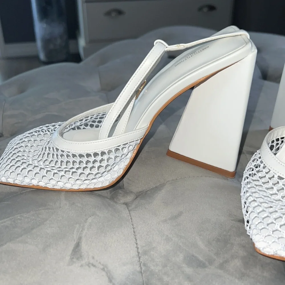 White sandals - Picture 3 of 4
